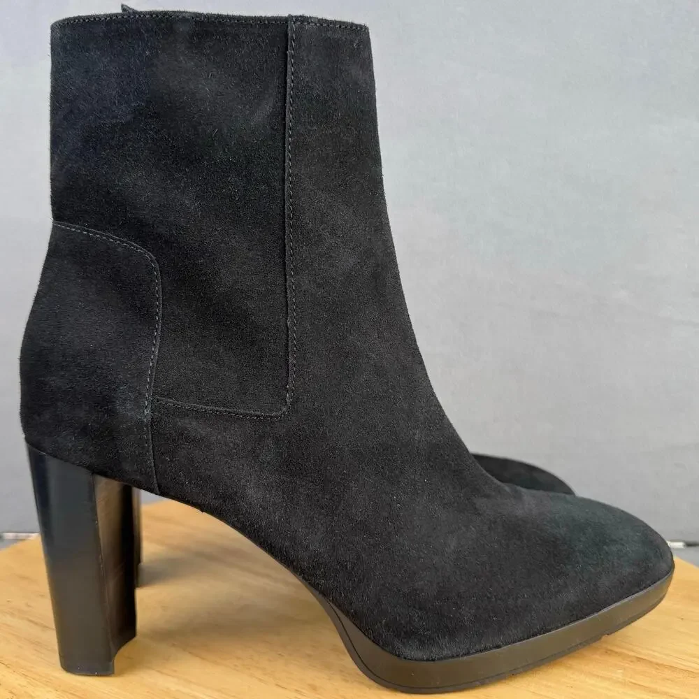 Aquatalia Regan Black Suede Platform Bootie Almond Toe‎ Zip Up Women’s Size 9 US